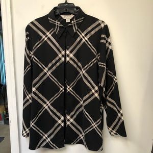 Casual Corner Annex Woman Black & White plaid Long Sleeve Button Up Top.